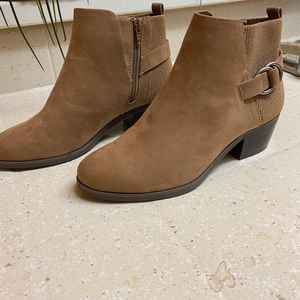 Market & Spruce Tan Comfort Boots with Durable Sole Size 7 Never worn
